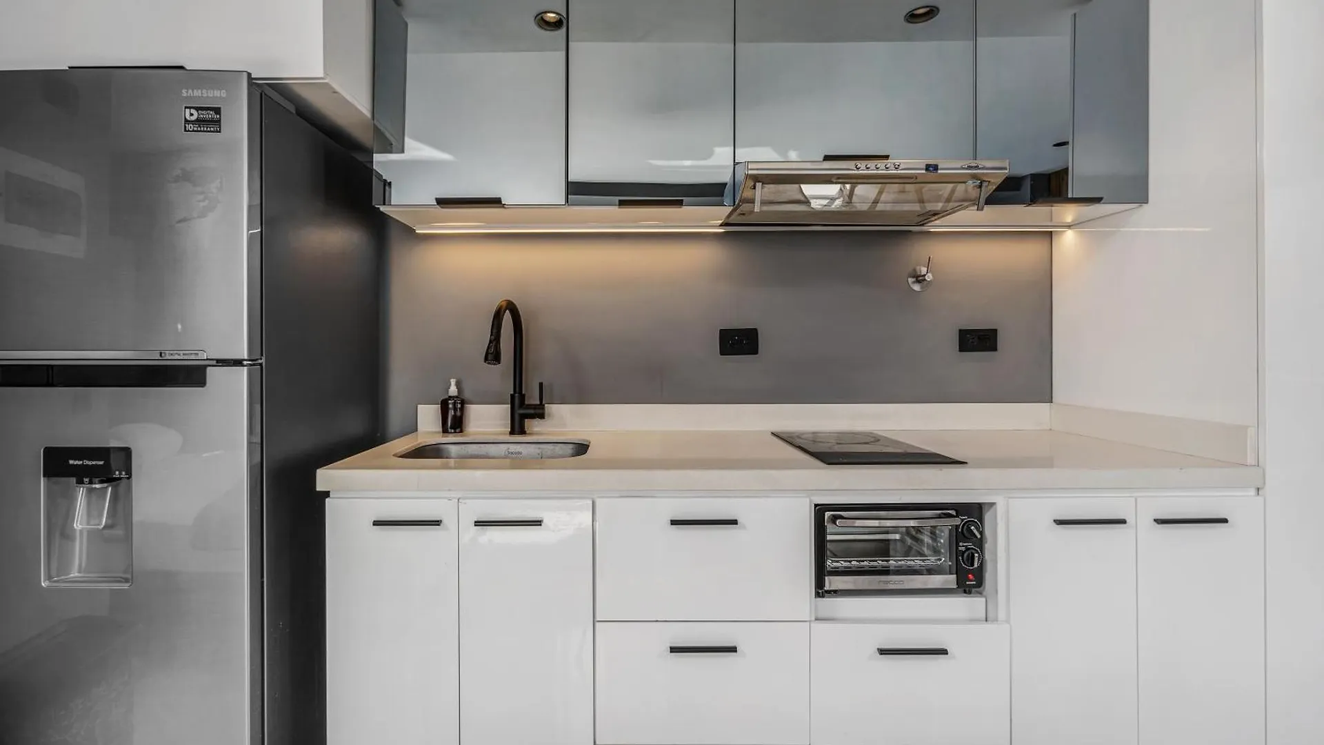Apartamentos Oslo Tesoro By Housy Host Medellín Colombia