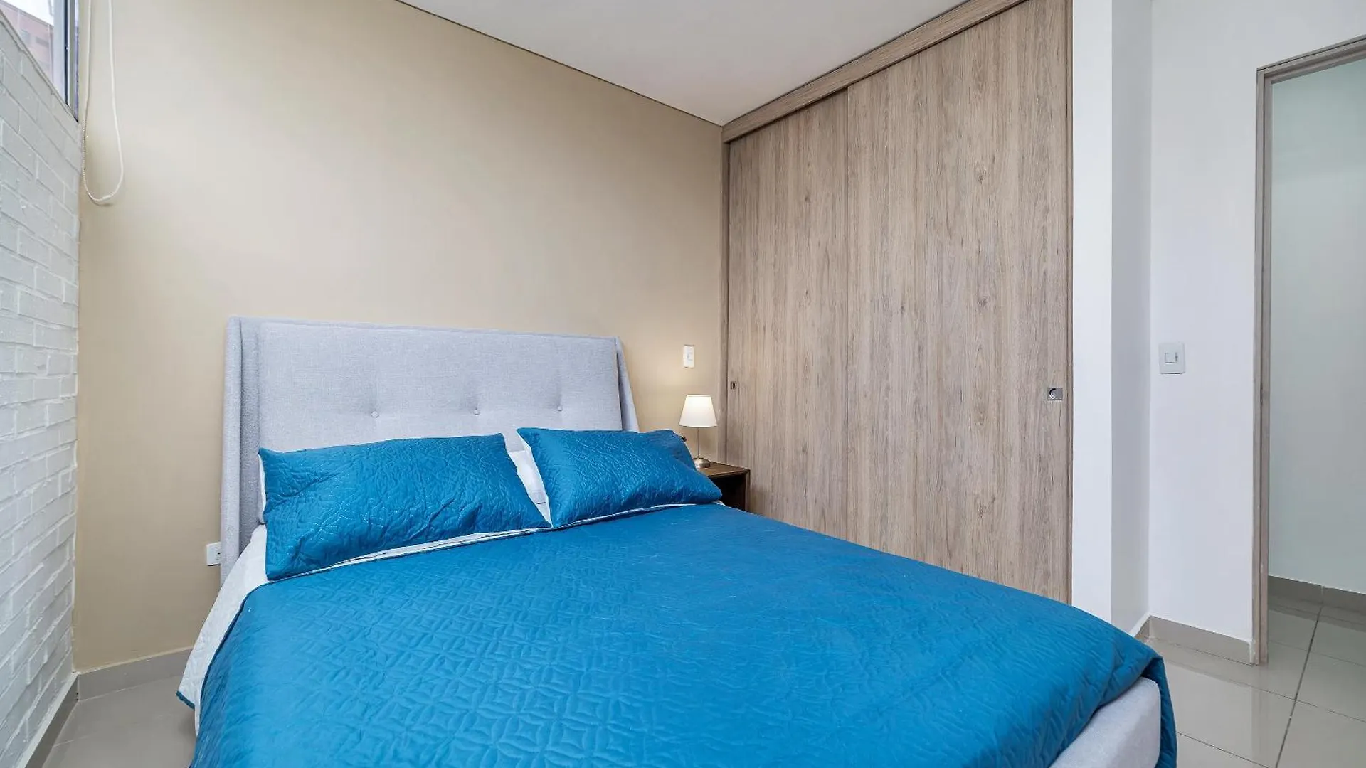 Apartamentos Oslo Tesoro By Housy Host Medellín Colombia