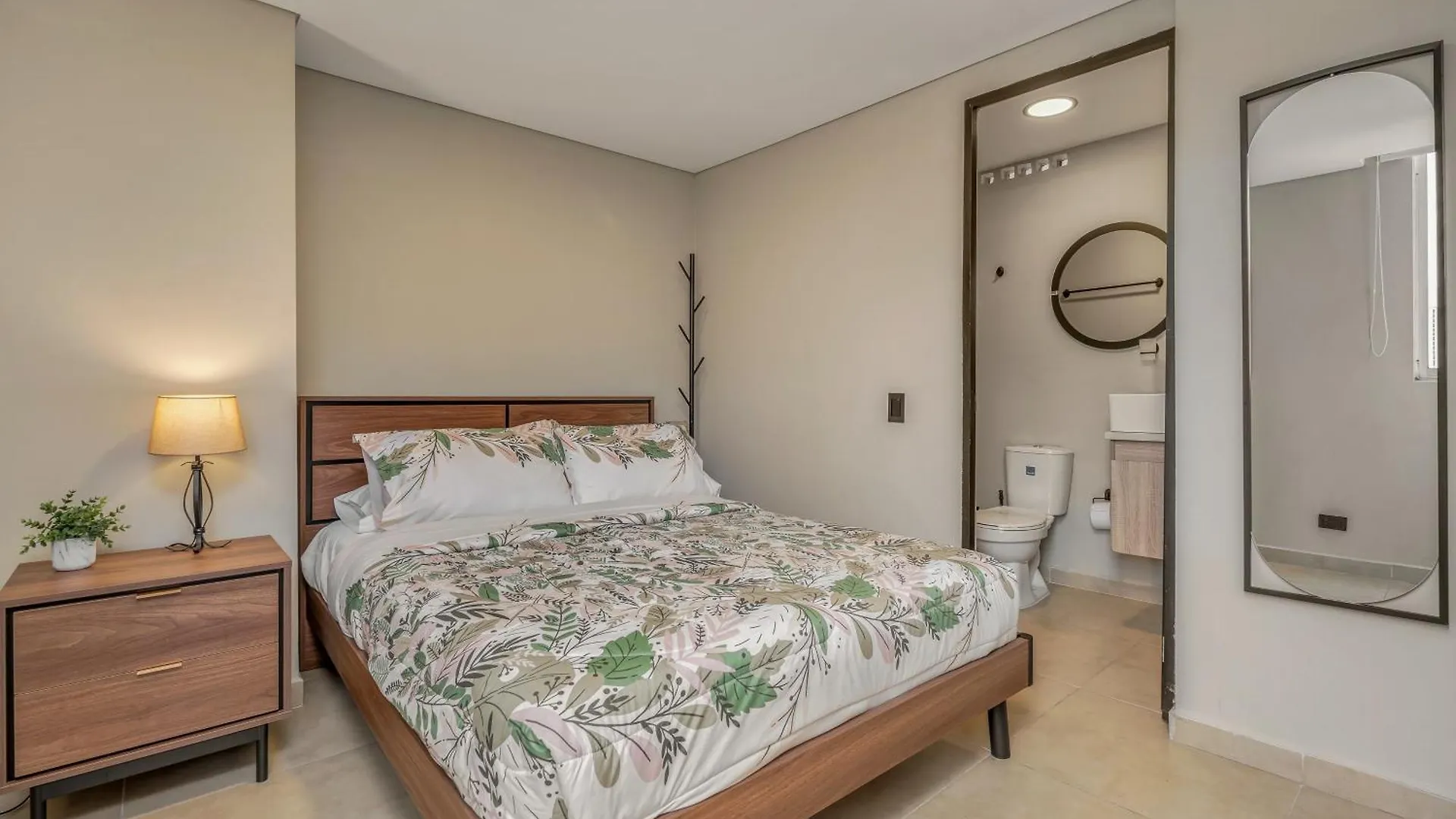 Apartamentos Oslo Tesoro By Housy Host Medellín Oda ve Kahvaltı